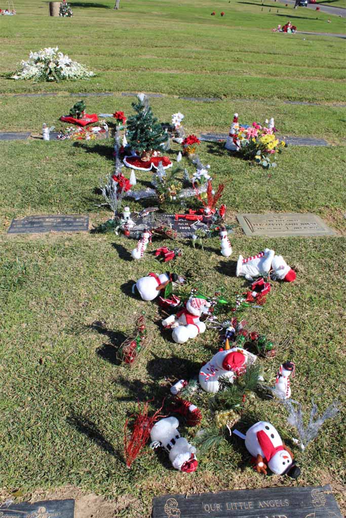 Christmas-graves-deathcareindustry