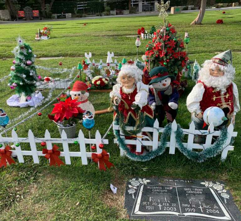 Christmas-graves-deathcareindustry
