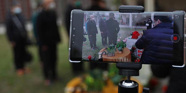funeral-video-streaming-deathcareindustry-(1)