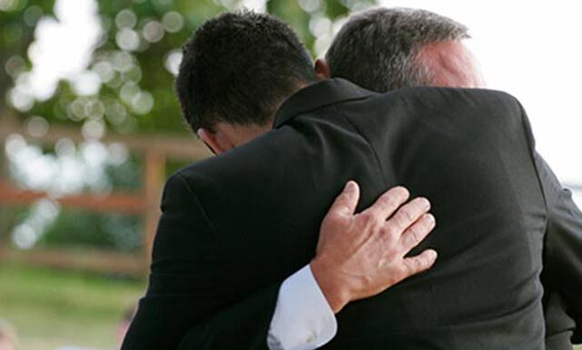 hugging-funeral-deathcareindustry-(2)